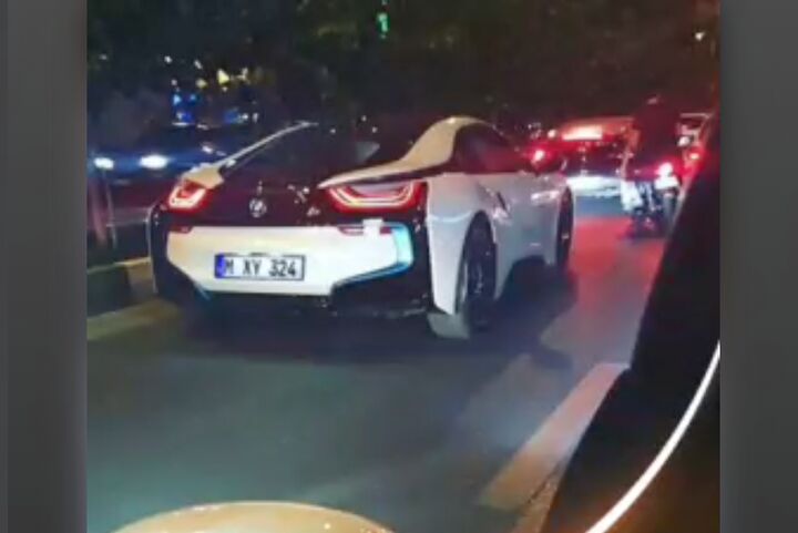 آب شدن دل مردم با تردد خودرو های لوکس با پلاک خارجی