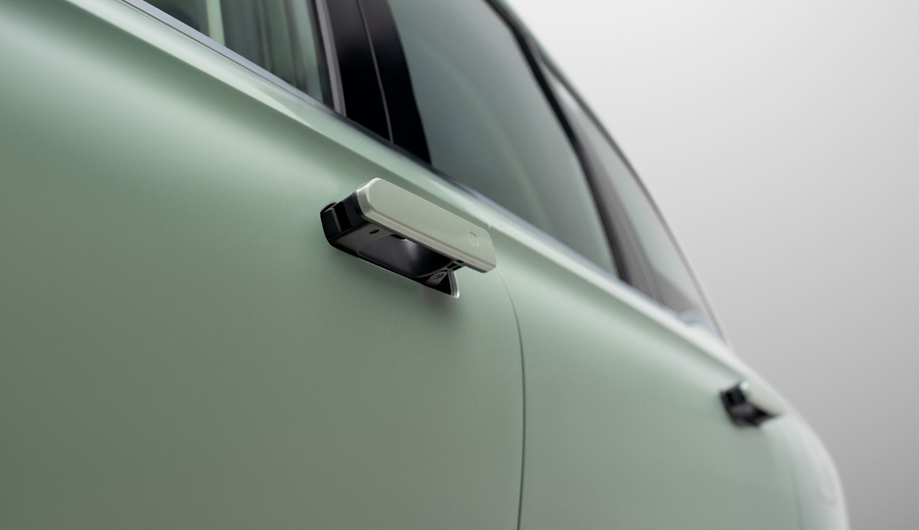 اوج شکوه و نوآوری در یک شاسی بلند؛ اف ۹ تمام‌چرخ محرک، پرچم‌دار برند فونیکس