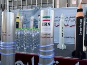 نمایش موشک‌ها و سانتریفیوژهای ایرانی در خیابان های تهران