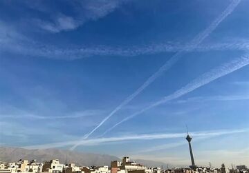 ماجرای ابرهای خطی در آسمان تهران چیست؟