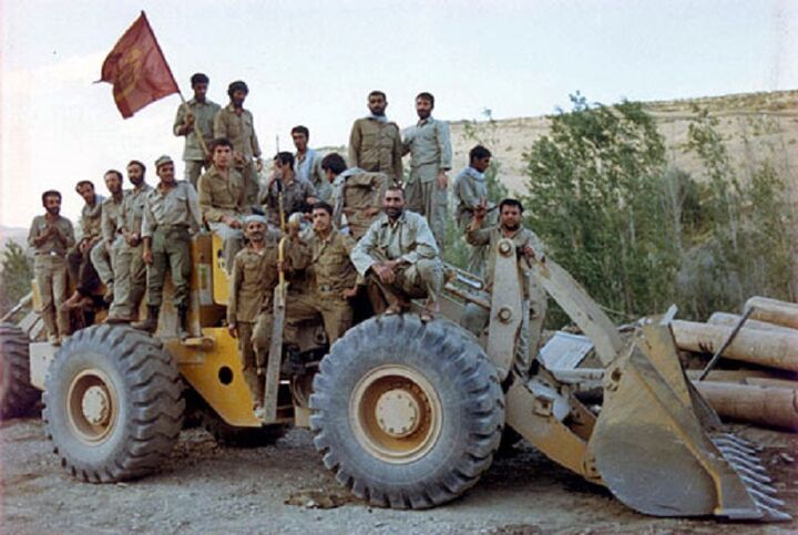 سنگرسازان بی سنگر در دوران دفاع مقدس با تکیه بر علوم خود مقابل دشمنان ایستادند