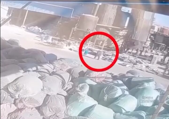 لحظه انفجار در پالایشگاه نفت ایوانکی