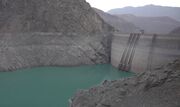 نمایی از وضعیت تراز آب سد کرج در پائین‌ترین سطح تاریخی