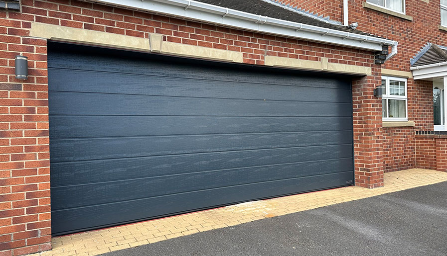 ۵ مزیت استفاده از درب سکشنال زیر سقفی برای گاراژ و پارکینگ