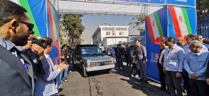 آغاز تولید اتوبوس «اروند» و عرضه کامیونت ارتقایافته «اکستند»