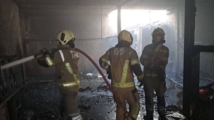 آتش‌سوزی برج مسکونی در تهران؛ ۷۰ نفر نجات یافتند