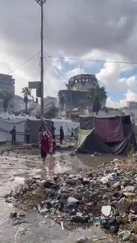 چادرهای غزه زیر باران؛ کودکان در سرما می‌لرزند