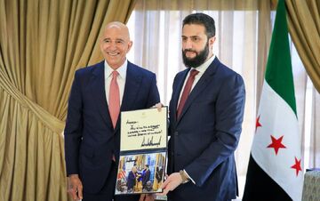 احمد! تو یک رهبر بزرگ خواهی بود و آمریکا به تو کمک خواهد کرد