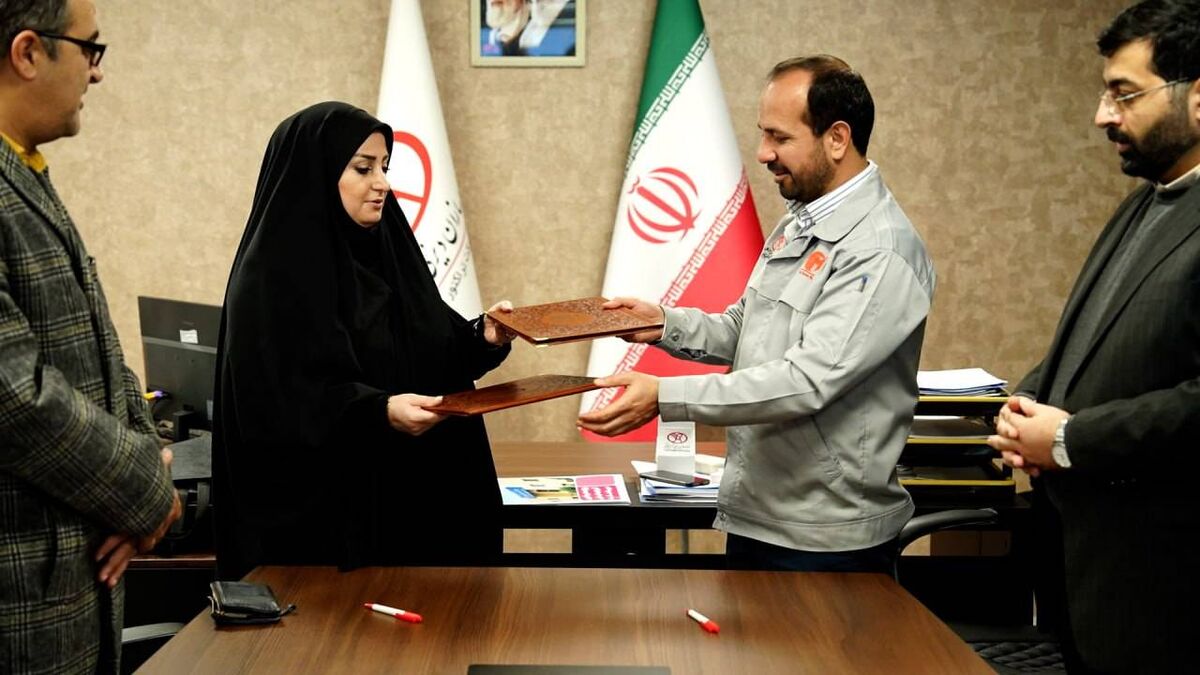 امضای تفاهمنامه همکاری بین پارک علم و فناوری و تراکتورسازی برای تولید خودروی تجاری ایران