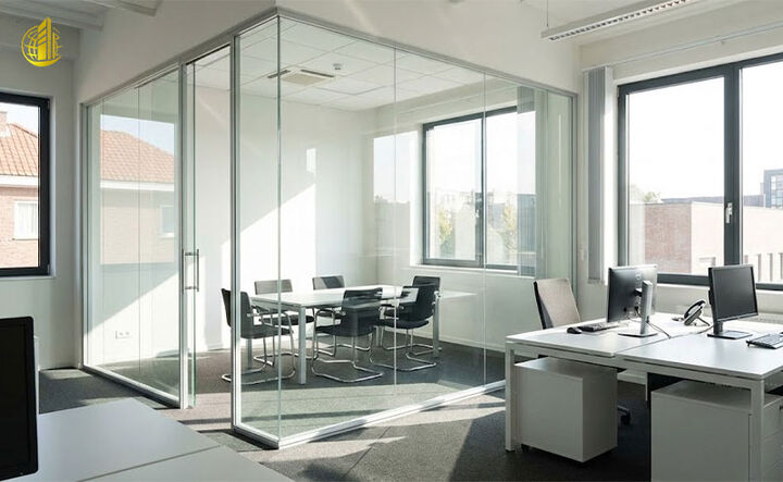پارتیشن شیشه‌ای برای دفتر کار کوچک؛ بهترین مدل‌ها با کمترین هزینه