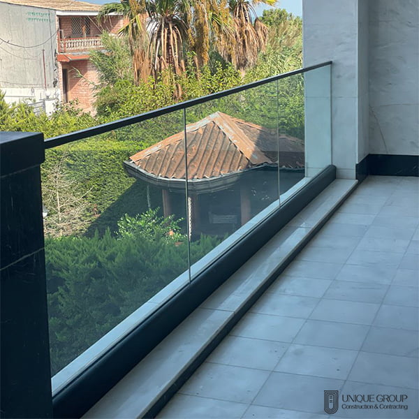 رازهای نصب و اجرای نرده شیشهای؛ آنچه حرفهایها نمیگویند!