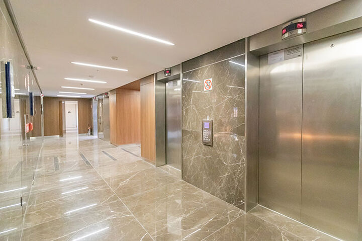 سرویس آسانسور در فصول سرد و گرم؛ ۹ نکته ویژه برای نگهداری بهتر