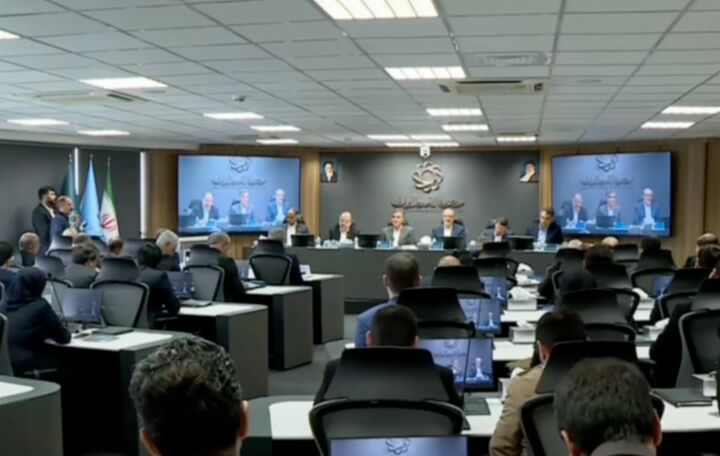 فرزین: سرمایه‌گذاران جدید ارزی مجاز به فروش ارز در تالار دوم مرکز مبادله هستند