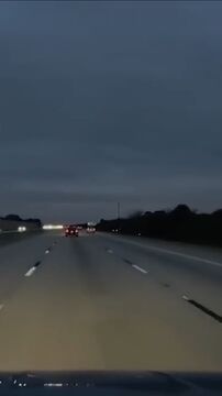 برخورد هواپیما با خودرو در اتوبان‌های آمریکا