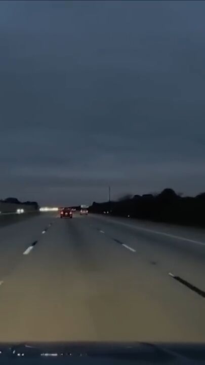 برخورد هواپیما با خودرو در اتوبان‌های آمریکا