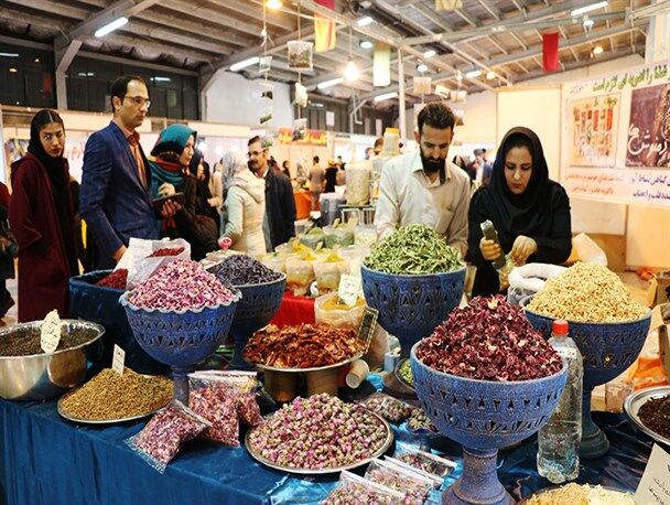 بازار سرد شب یلدا در زنجان| قیمت خشکبار و میوه سرسام آور است