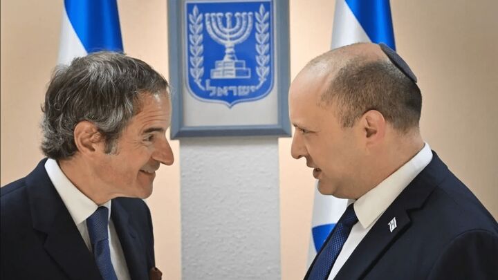 یک نام ایرانی و رافائل گروسی در میان شماره تلفن‌های نفتالی بنت!