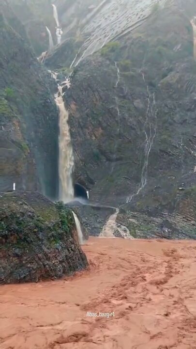 بارش باران، تنگ پنج لرستان را دیدنی‌تر کرد