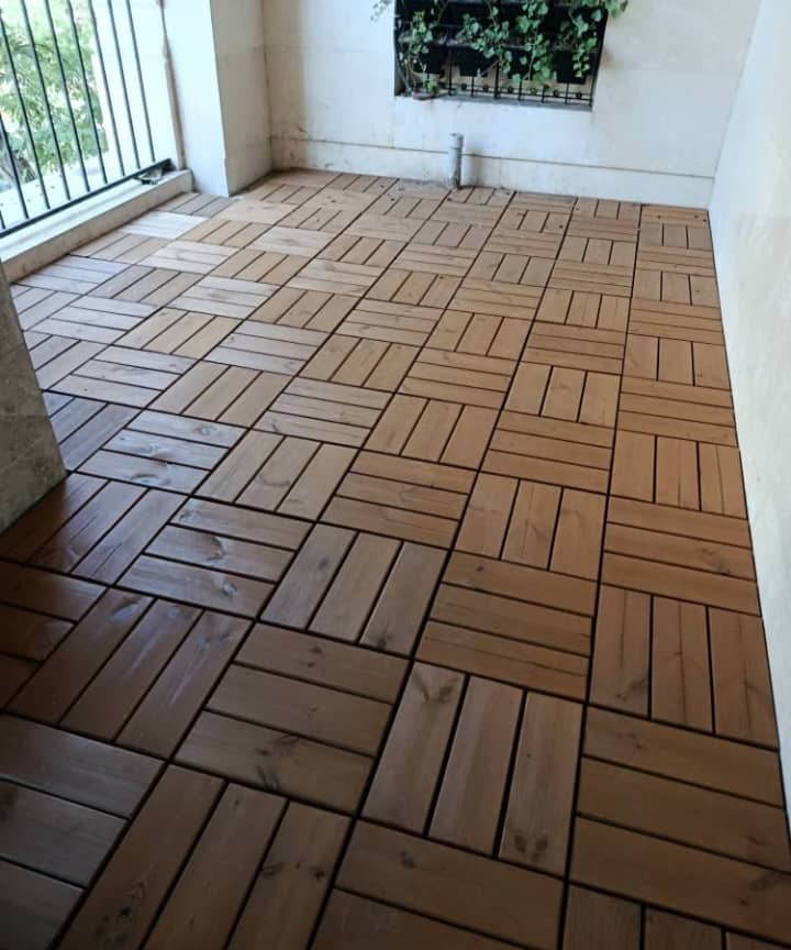 تایل ترموود؛ راهنمای صفر تا صد انتخاب، نصب و دکوراسیون با کفپوش‌های کلیکی