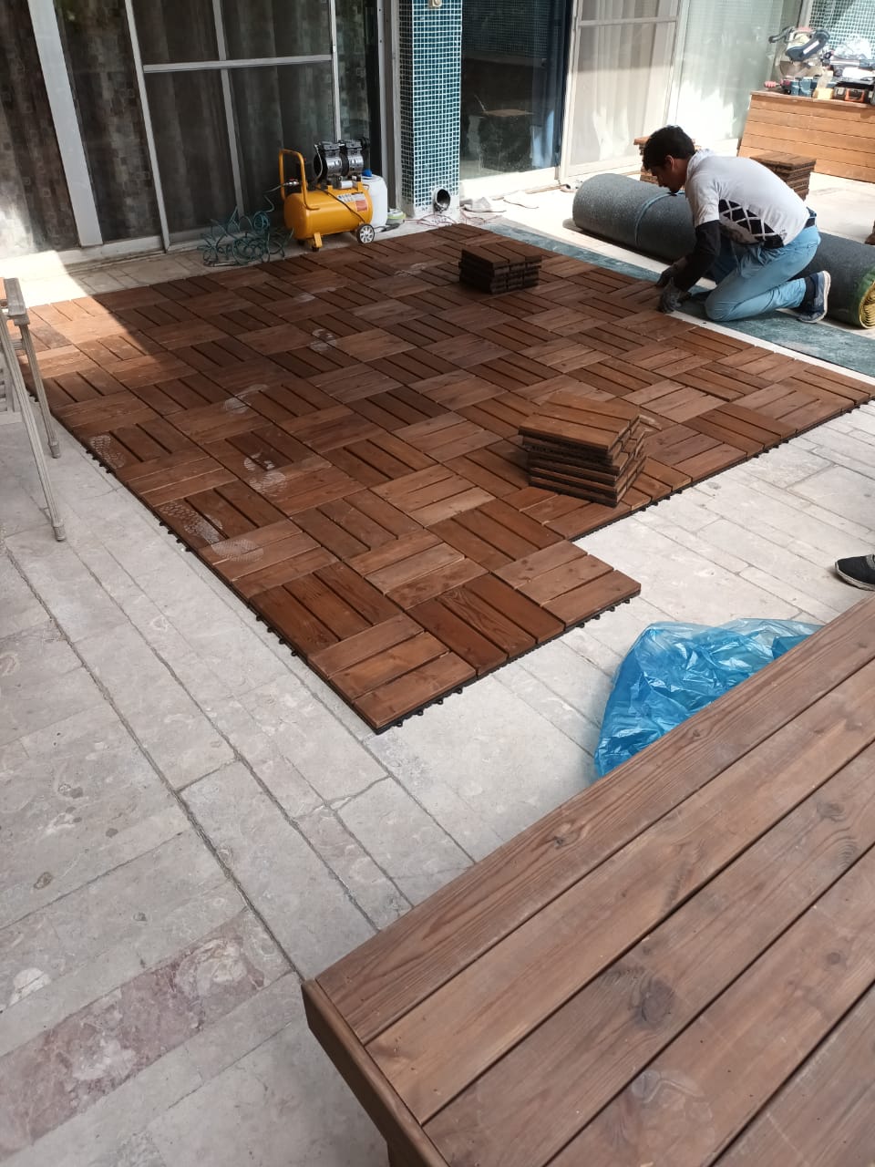 تایل ترموود؛ راهنمای صفر تا صد انتخاب، نصب و دکوراسیون با کفپوش‌های کلیکی