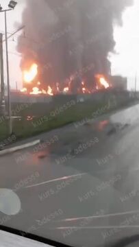 در پی حمله روسیه، آتش‌سوزی گسترده‌ای در بزرگترین بندر اوکراین رخ داد