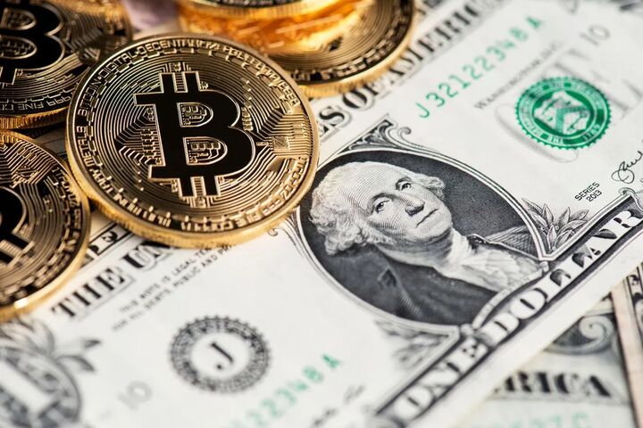 فوربز: بیت کوین میتواند راه فرار از سلطه جهانی دلار باشد فوربز: بیت کوین میتواند راه فرار از سلطه جهانی دلار باشد