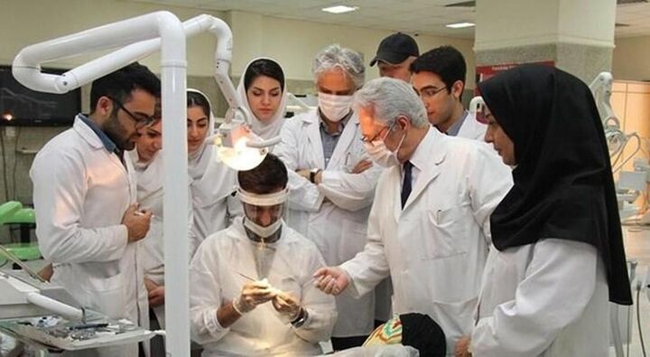 مطالبات دستیاران و دانشجویان دکترا به‌ صورت مرحله‌ای پیگیری می‌شود