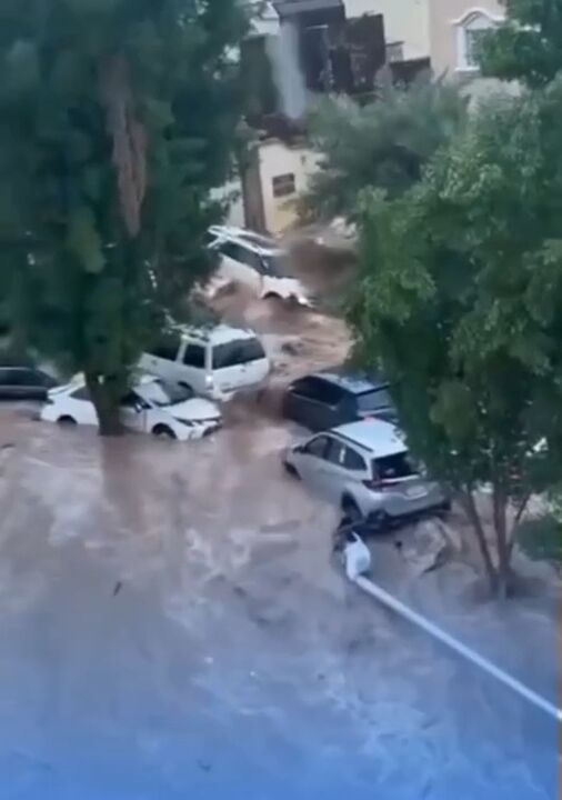 جاری شدن سیلاب در شهرجده عربستان