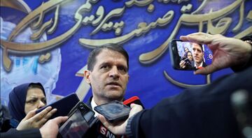 تصمیم گیری در مورد قیمت خوراک طی یک ماه آینده|  گاز برخی از مجتمع های پتروشیمی قطع شده است