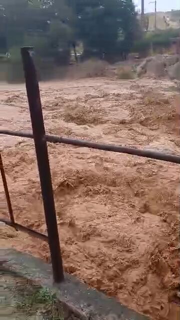 جاری شدن سیل در مسجدسلیمانِ خوزستان