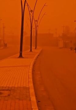 با ورود طوفان شدید گرد و غبار، آسمان عراق سرخ شد