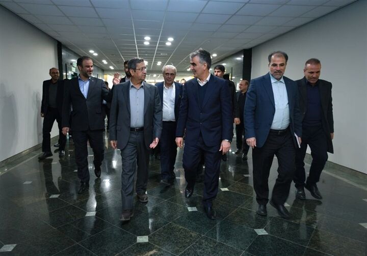 همتی وارد بانک مرکزی شد