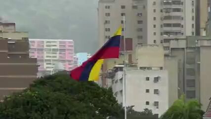 کاراکاس: بگذارید آمریکا با دیوانگی‌اش تنها بماند