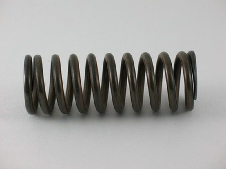 چگونه فنرهای شکسته مبل را تعمیر کنیم