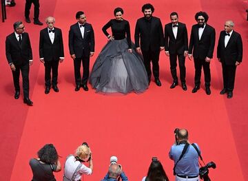 چرا سلبریتی ها به جای منافع ملی اغلب در مدار غرب می‌چرخند؟