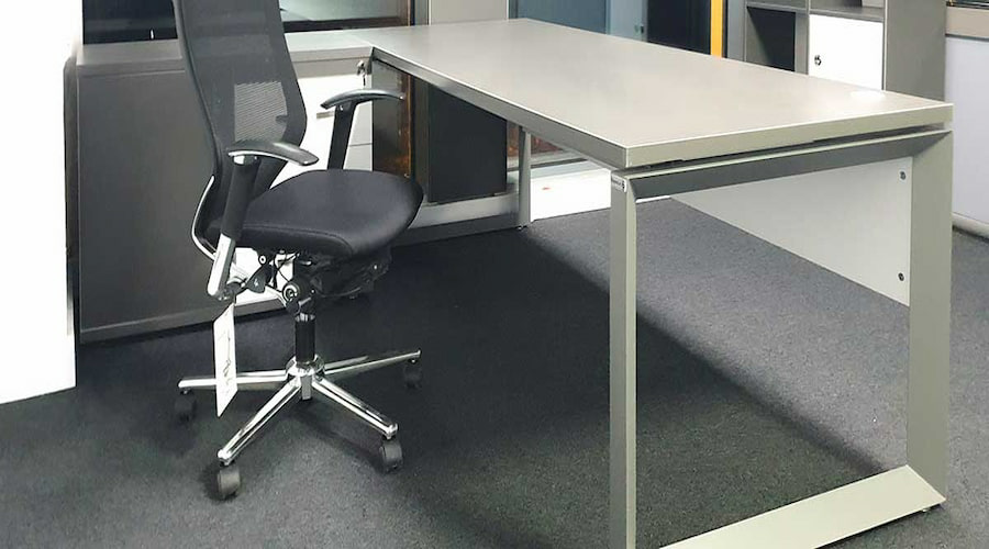 ۵ نکته مهم انتخاب میز اداری دو نفره با پایه فلزی برای دفاتر مدرن