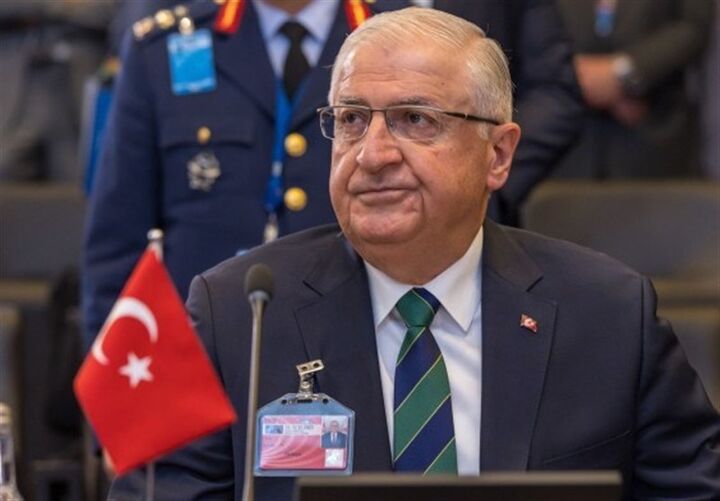 وزیر دفاع ترکیه: جولانی رفتار عادلانه‌ با همه مردم سوریه دارد!