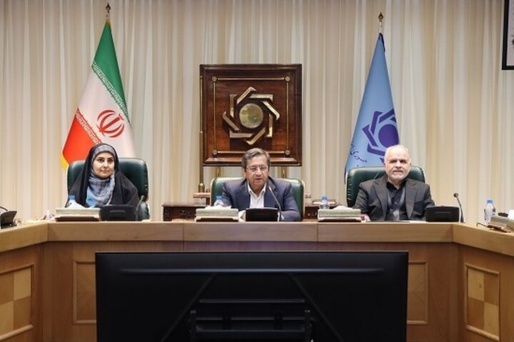 اتخاذ تدابیر ویژه برای حمایت از تولید و تسهیل‌گری در تأمین مواد اولیه و ماشین‌آلات صنعتی