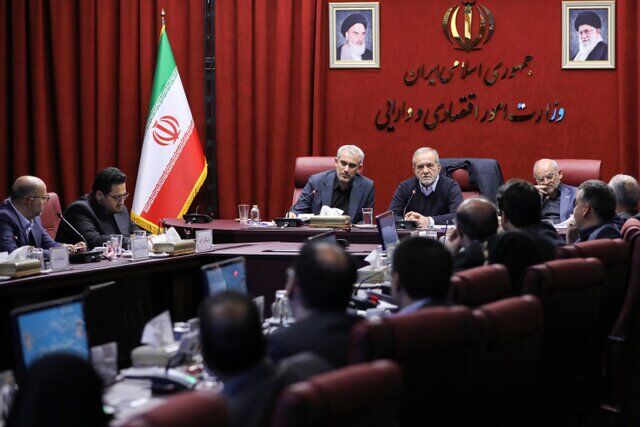یکی از زمینههای بروز اعتراض در اصناف و بازاریان تعلل در رصد و شنیدن مطالبات این قشر بود یکی از زمینههای بروز اعتراض در اصناف و بازاریان تعلل در رصد و شنیدن مطالبات این قشر بود