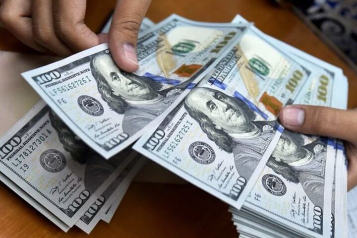 افزایش ۱۰ هزار تومانی دلار توافقی از ابتدای سال/ شکاف نرخ ارز آزاد و رسمی عمیق تر شد! افزایش ۱۰ هزار تومانی دلار توافقی از ابتدای سال/ شکاف نرخ ارز آزاد و رسمی عمیق تر شد!