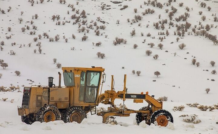برف راه ارتباطی ۱۰۰ روستای کهگیلویه و بویراحمد را مسدود کرد