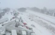 تصاویری از برخورد زنجیره ای ۱۰۰ خودرو در میشیگان امریکا درپی بارش سنگین برف