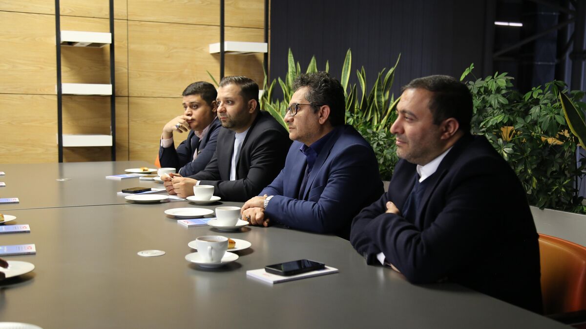 بازدید مدیران «ثمسکن» از نمایشگاه خانه نوآوری و فناوری ایران