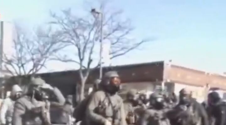 مینیاپولیس در آمریکا به منطقه جنگی تبدیل شد