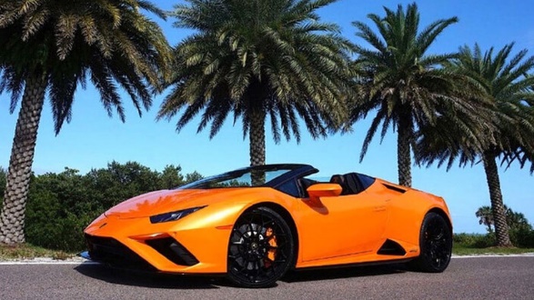 قوانین جزیره کیش - ۲۸ قانون برای مسافران و کیشوندان خودروهای مدل بالا در کیش مجاز به رانندگی هستند