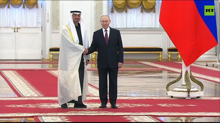 رئیس امارات متحده عربی برای گفتگو با پوتین وارد روسیه شد