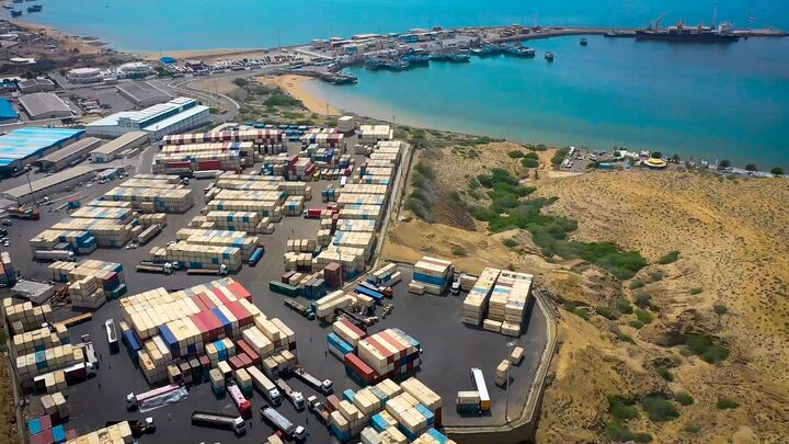 ترخیص روزانه ۹۰ هزار تن کالای اساسی از گمرکات کشور ترخیص روزانه ۹۰ هزار تن کالای اساسی از گمرکات کشور