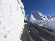 ریزش بهمن ۳۰۰ متری در محور لبد بازفت