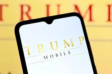 انتشار اولین تصویر واقعی از گوشی ترامپ که دیگر «ساخت آمریکا» نیست