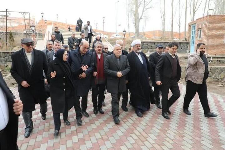 وزیر میراث فرهنگی یک و نیم همت به توسعه گردشگری اردبیل اختصاص داد